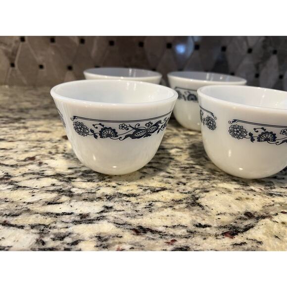 Corning Corelle Old Town Blue Onion Milk Glass Mugs Round Handle Vintage Set/4 - Picture 2 of 7